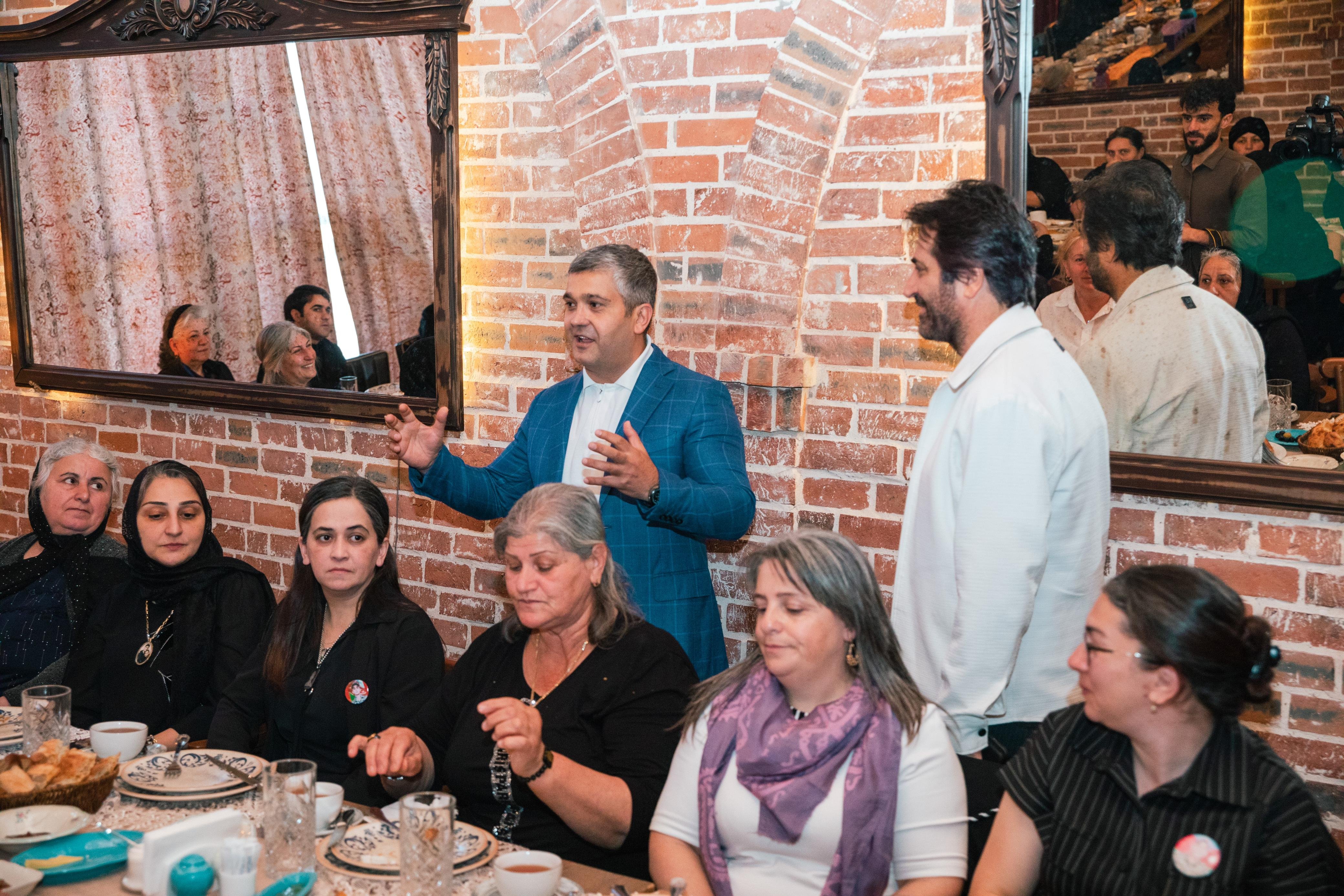 Mahsun Kırmızıgül könül qapılarını şəhid ailələrinə açdı - Foto